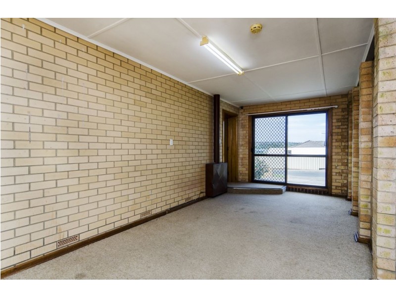 1 Chilcomb Drive, Huntfield Heights SA 5163