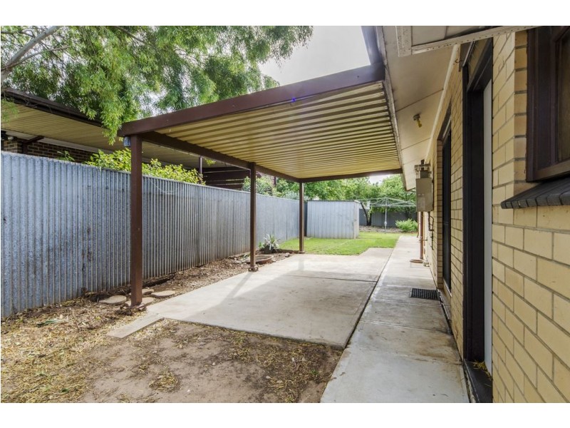 1 Chilcomb Drive, Huntfield Heights SA 5163