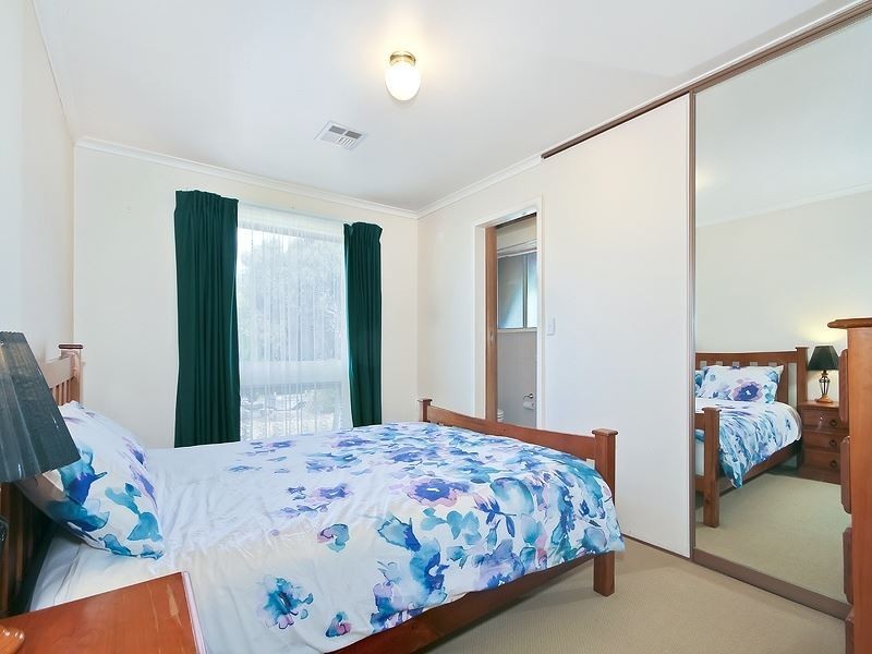 96 Brentwood Drive, Huntfield Heights SA 5163