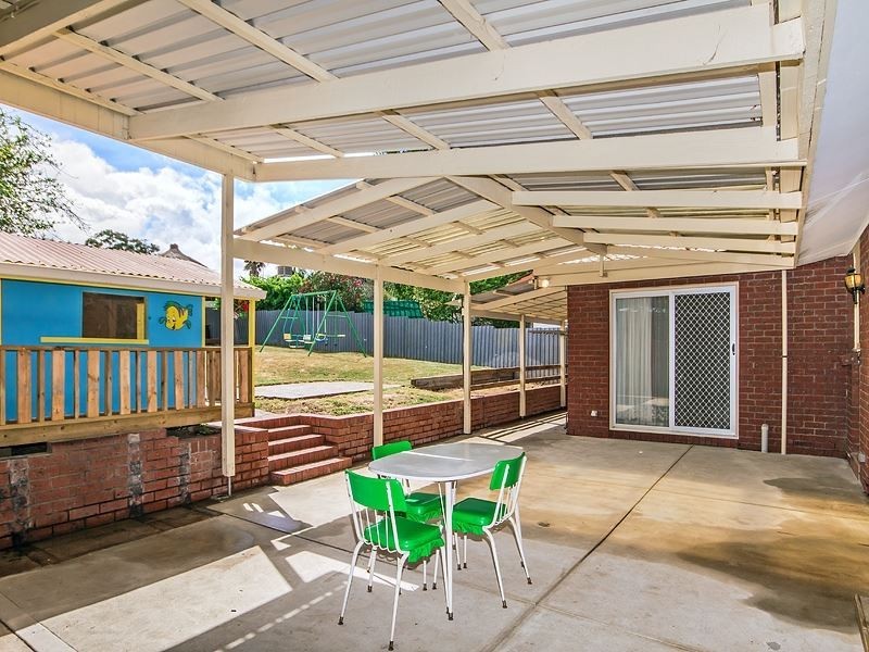 96 Brentwood Drive, Huntfield Heights SA 5163