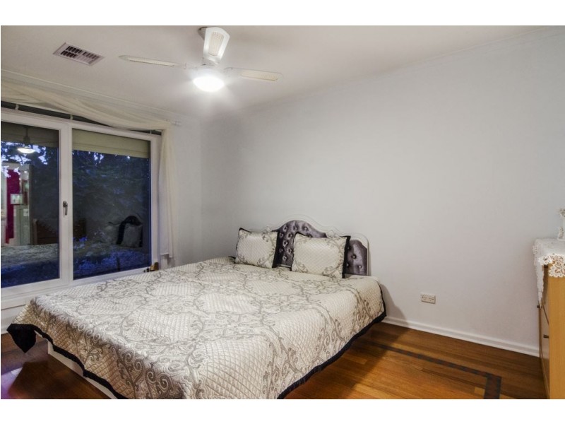 5 Equestrian Drive, Woodcroft SA 5162