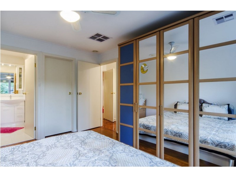 5 Equestrian Drive, Woodcroft SA 5162