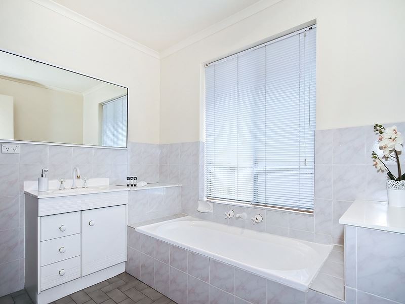 4 Celtic Avenue, Clovelly Park SA 5042