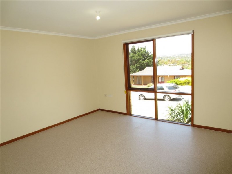 9 Birchenough Road, Huntfield Heights SA 5163