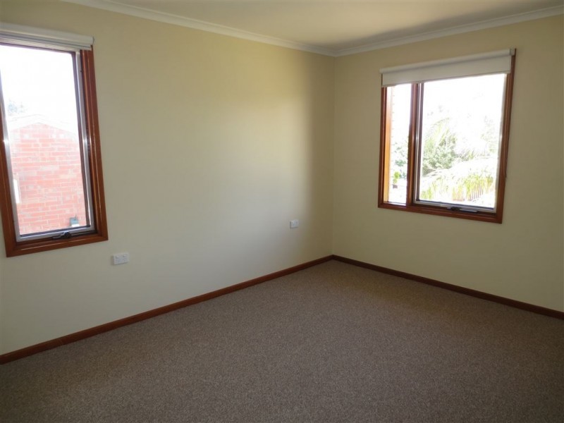 9 Birchenough Road, Huntfield Heights SA 5163
