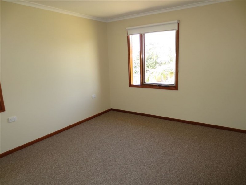 9 Birchenough Road, Huntfield Heights SA 5163