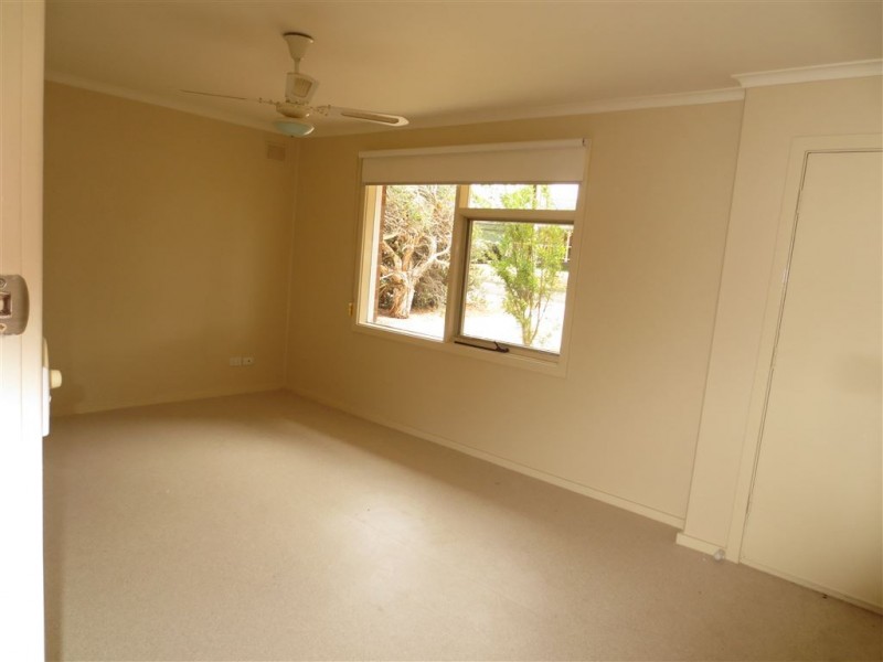 16 Andrew Street, Christie Downs SA 5164