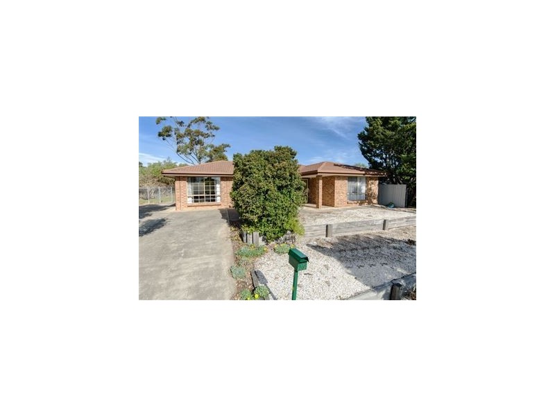 10 Frenshams Drive, Woodcroft SA 5162