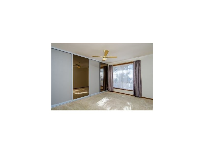 10 Frenshams Drive, Woodcroft SA 5162