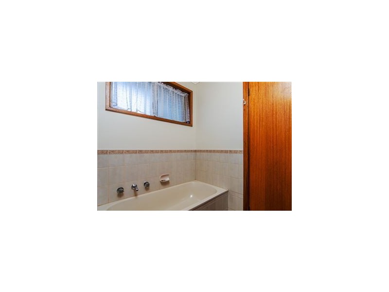 10 Frenshams Drive, Woodcroft SA 5162