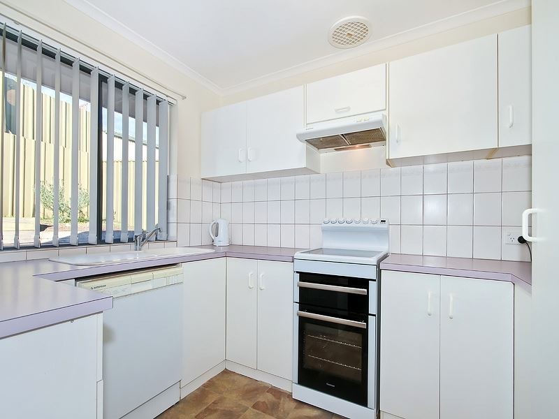 9/11 Ash Street, Aberfoyle Park SA 5159