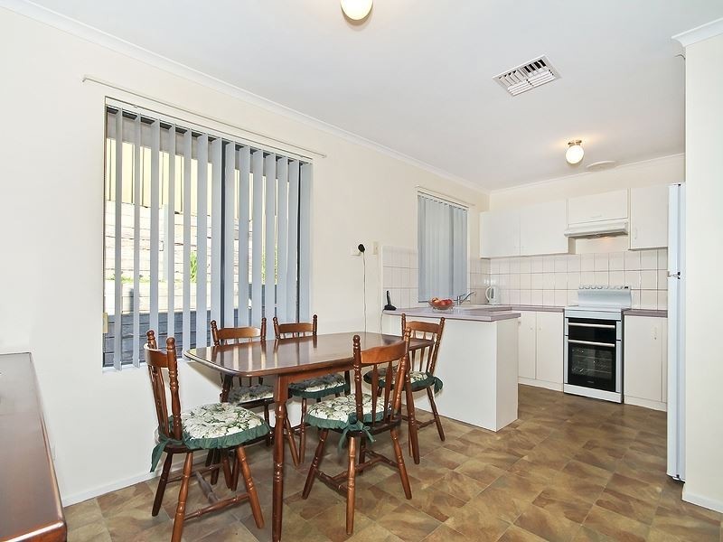 9/11 Ash Street, Aberfoyle Park SA 5159
