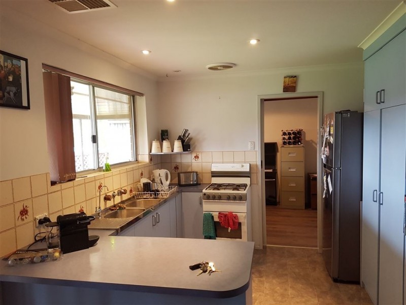 42 Kathryn Drive, Morphett Vale SA 5162