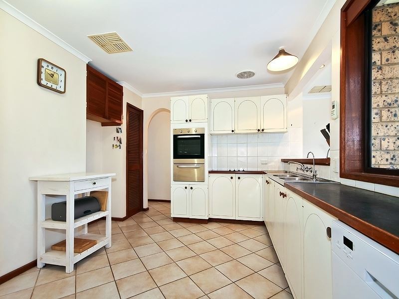 33 Kurnabinna Terrace, Hallett Cove SA 5158