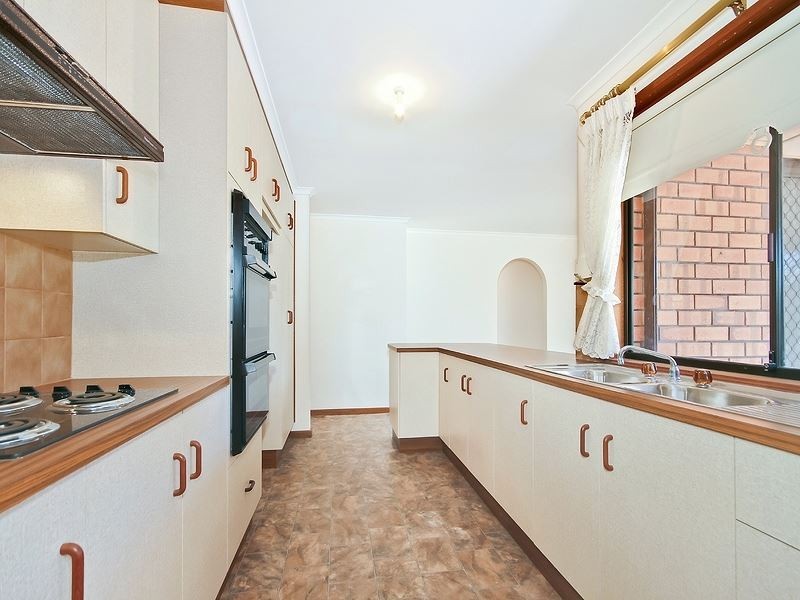 4 Banks Road, Woodcroft SA 5162