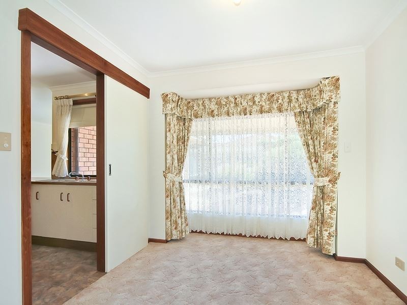 4 Banks Road, Woodcroft SA 5162