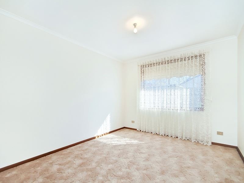 4 Banks Road, Woodcroft SA 5162