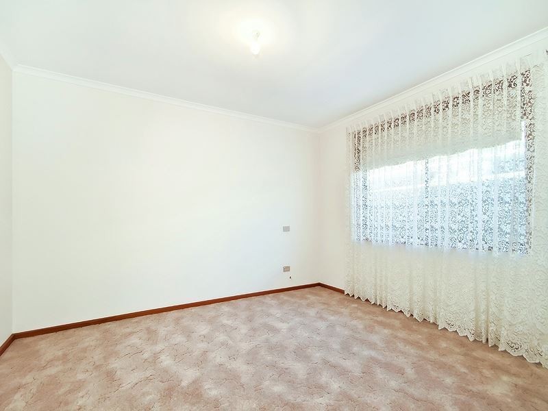 4 Banks Road, Woodcroft SA 5162