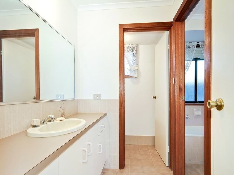 4 Banks Road, Woodcroft SA 5162