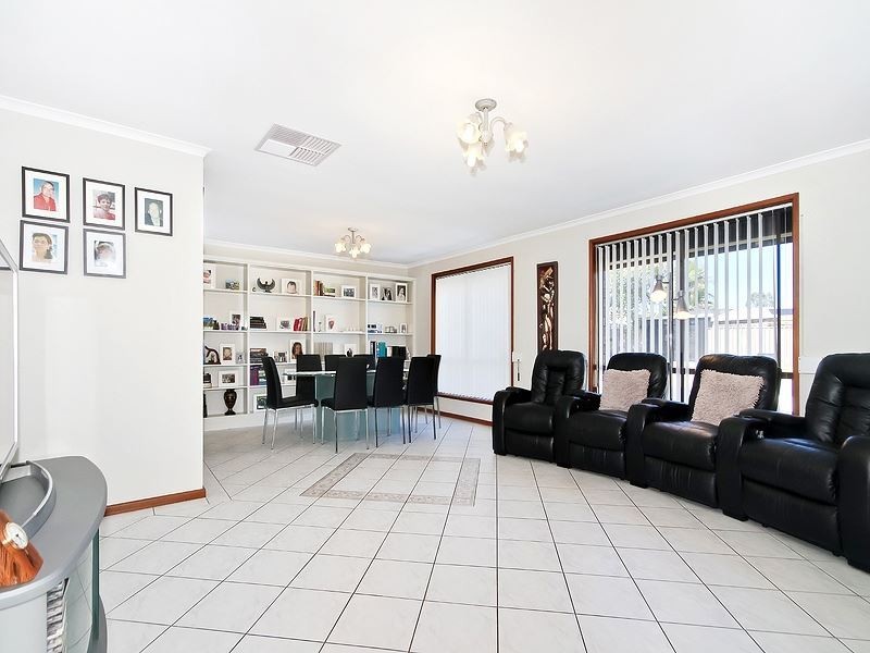 28 Derek Crescent, Morphett Vale SA 5162