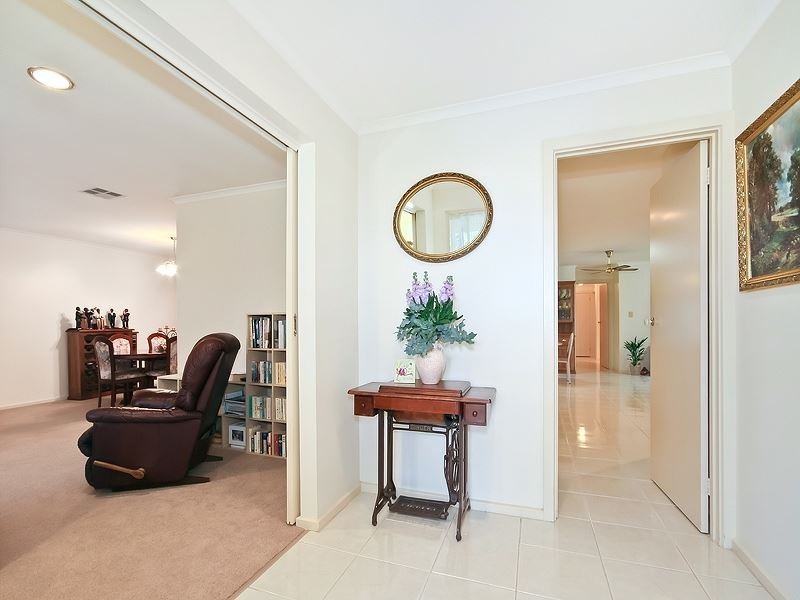 35 Horseshoe Drive, Woodcroft SA 5162