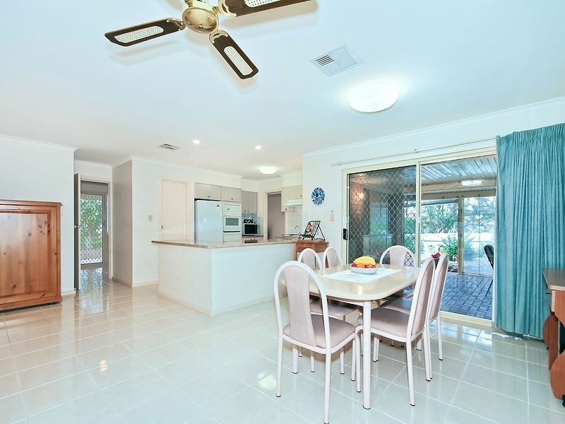 35 Horseshoe Drive, Woodcroft SA 5162