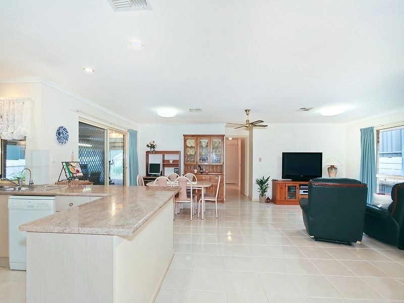 35 Horseshoe Drive, Woodcroft SA 5162