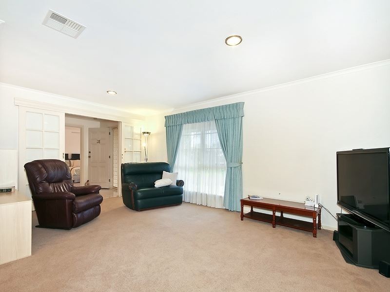 35 Horseshoe Drive, Woodcroft SA 5162