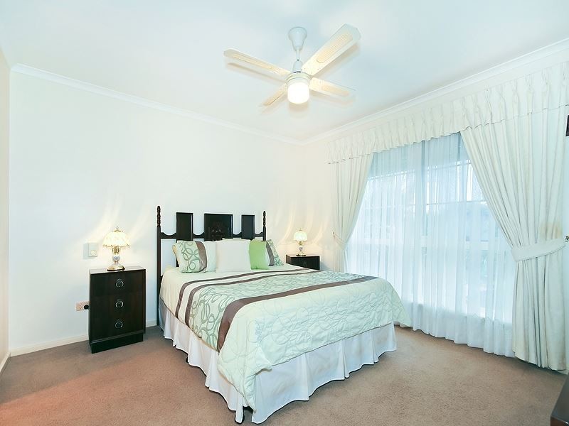 35 Horseshoe Drive, Woodcroft SA 5162