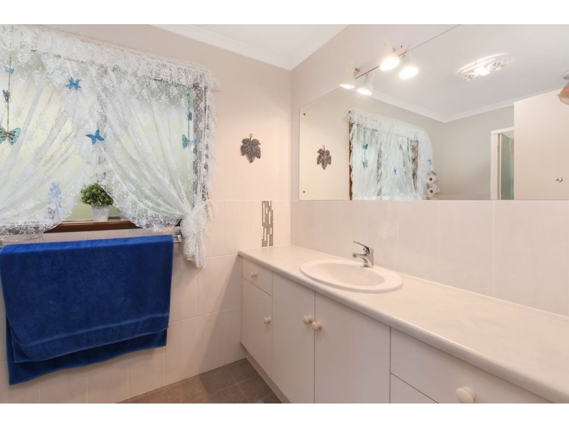 6 Valley View Drive, Mclaren Vale SA 5171