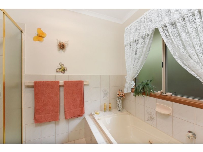 6 Valley View Drive, Mclaren Vale SA 5171