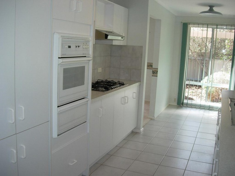 8 Stone Bridge Drive, Onkaparinga Hills SA 5163