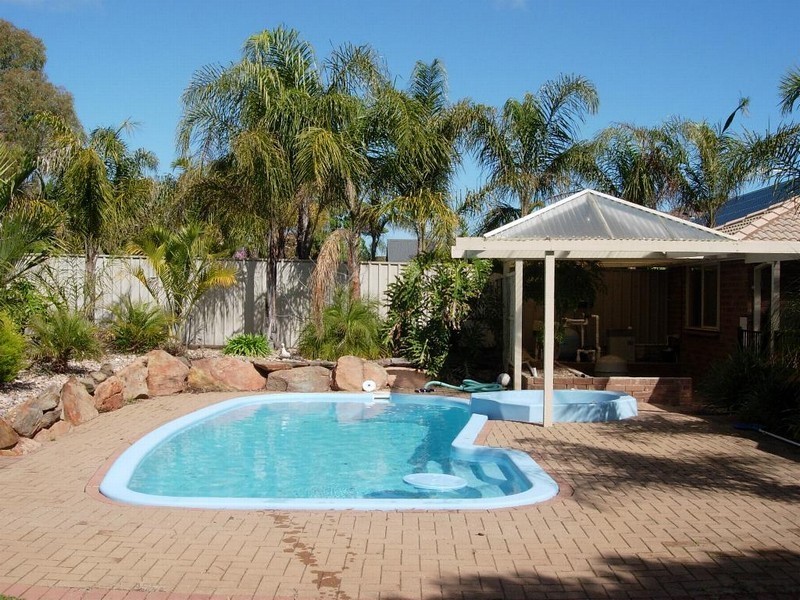 8 Stone Bridge Drive, Onkaparinga Hills SA 5163