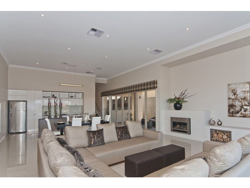 82 Highfield Drive, Craigburn Farm SA 5051