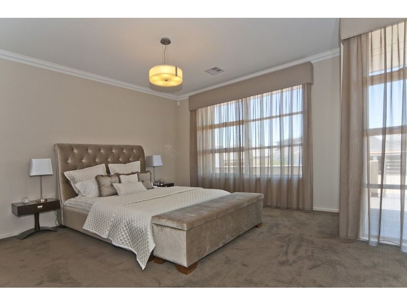 82 Highfield Drive, Craigburn Farm SA 5051