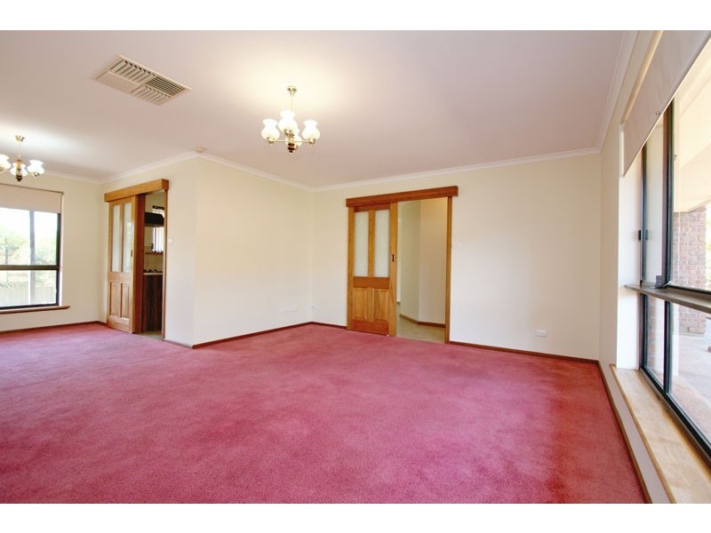 8 Taranaki Court, Greenwith SA 5125