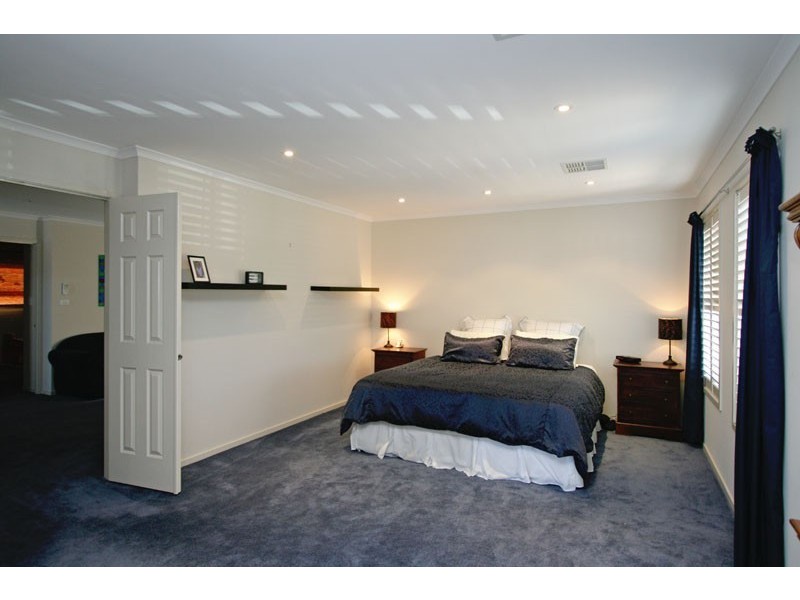 9 Iluka Crescent, Mawson Lakes SA 5095