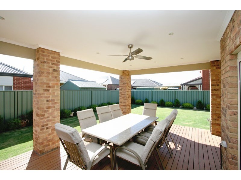 9 Iluka Crescent, Mawson Lakes SA 5095