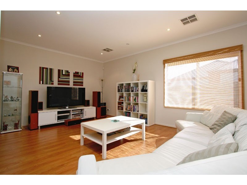 9 Iluka Crescent, Mawson Lakes SA 5095