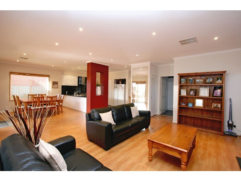 9 Iluka Crescent, Mawson Lakes SA 5095