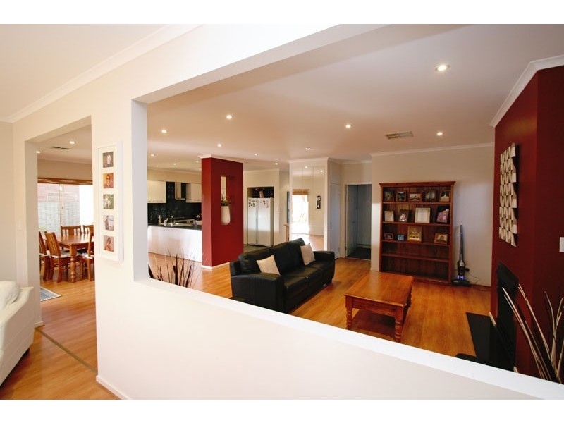 9 Iluka Crescent, Mawson Lakes SA 5095