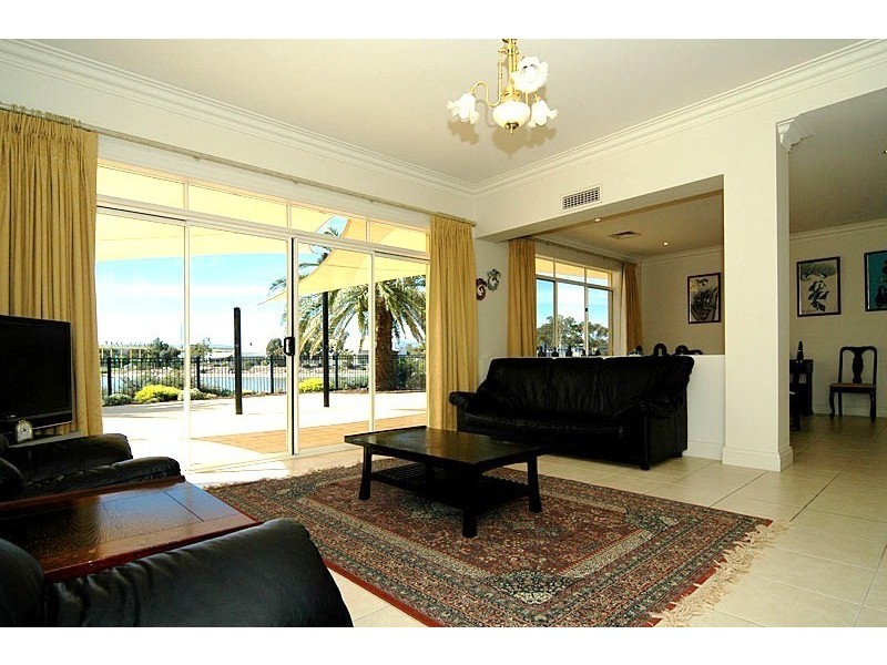 9 Mckinlay Court, Mawson Lakes SA 5095
