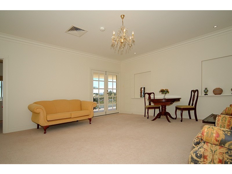 9 Mckinlay Court, Mawson Lakes SA 5095