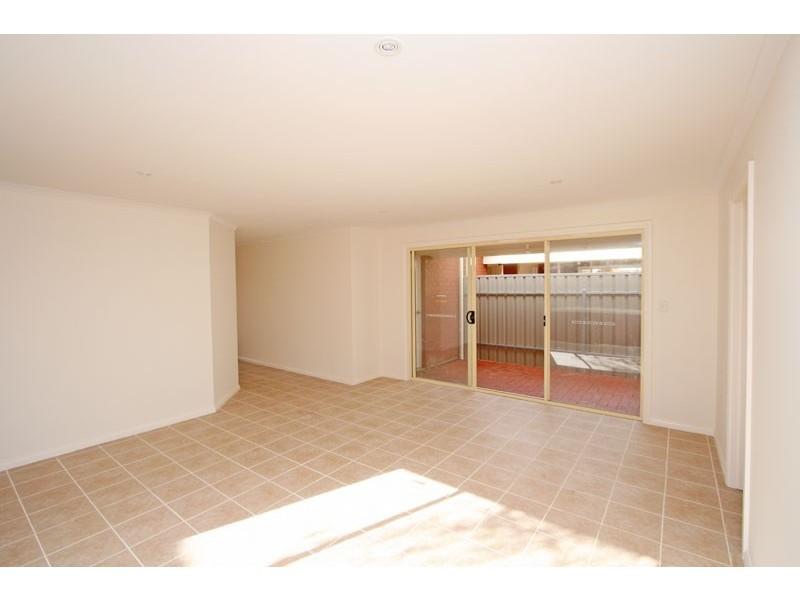 2/136 Commercial Road, Salisbury SA 5108