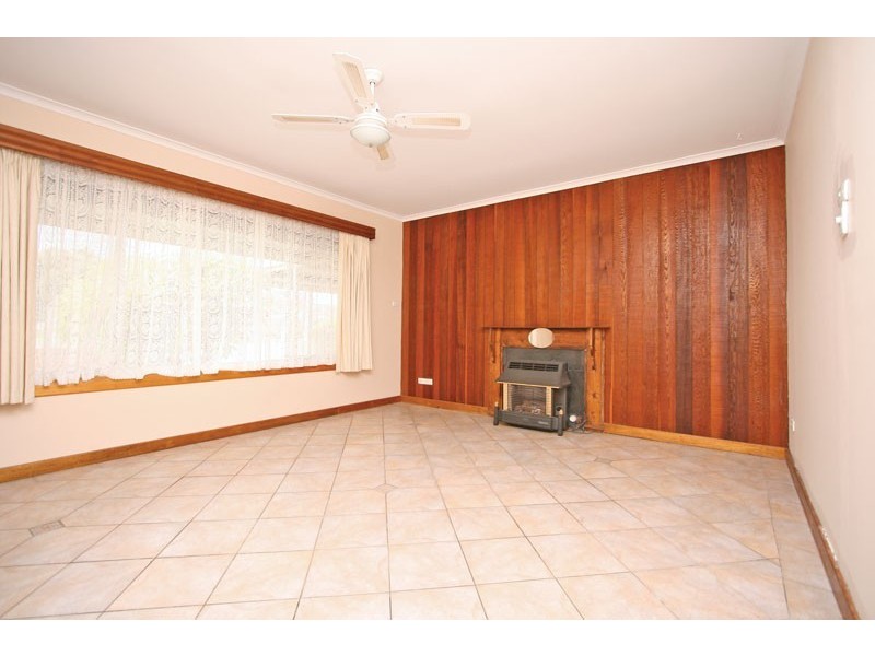 17 Douglas Avenue, Salisbury East SA 5109