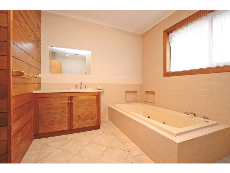 17 Douglas Avenue, Salisbury East SA 5109