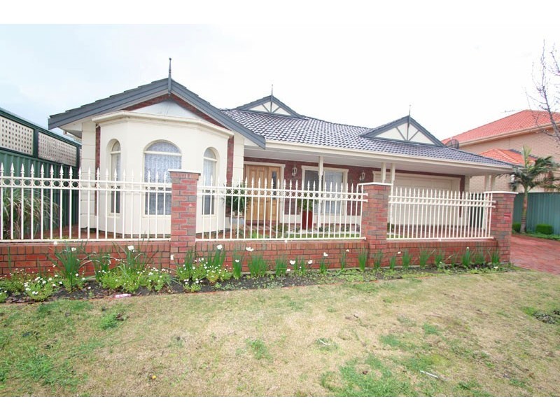 13 Gannet Street, Mawson Lakes SA 5095