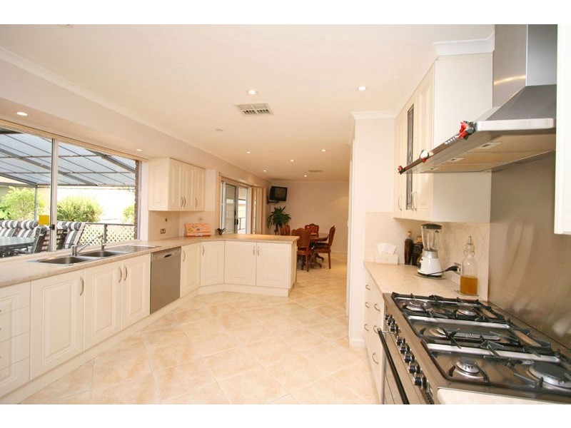 8 Whitelaws Court, Angle Vale SA 5117