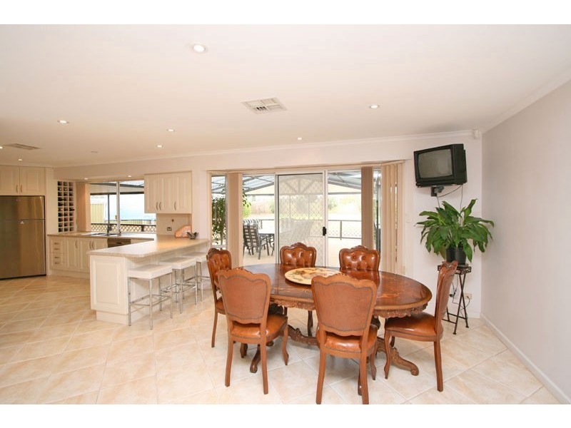 8 Whitelaws Court, Angle Vale SA 5117