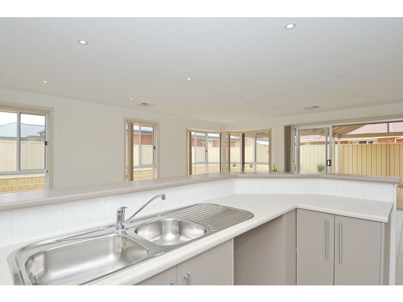 5 Lakeridge Circuit (Springbank Waters), Burton SA 5110